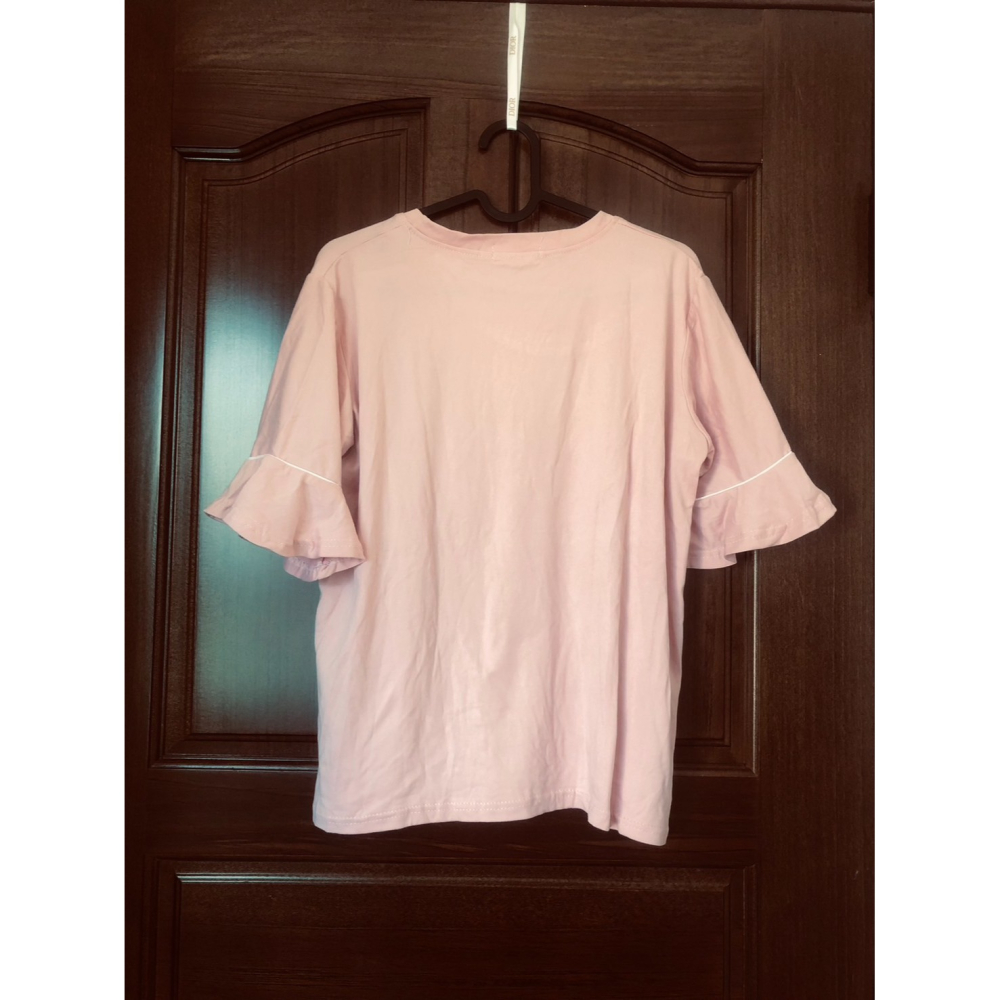 ♛ROSEMAYR♛廠商寄賣-Z1366粉色汽球女孩荷葉袖上衣-細節圖2