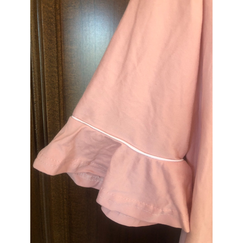 ♛ROSEMAYR♛廠商寄賣-Z1366粉色汽球女孩荷葉袖上衣-細節圖3