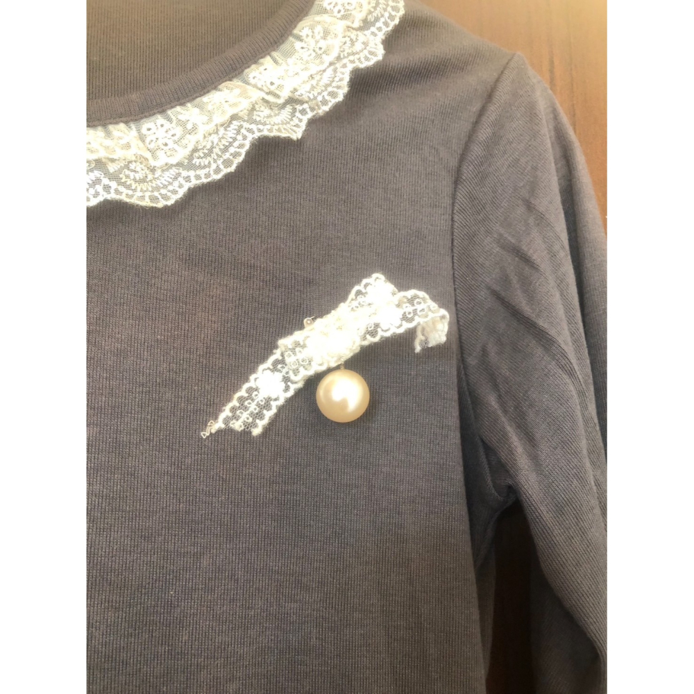 ♛ROSEMAYR♛廠商寄賣-B02-005珍珠胸針裝飾內搭長袖上衣 展示品-細節圖3
