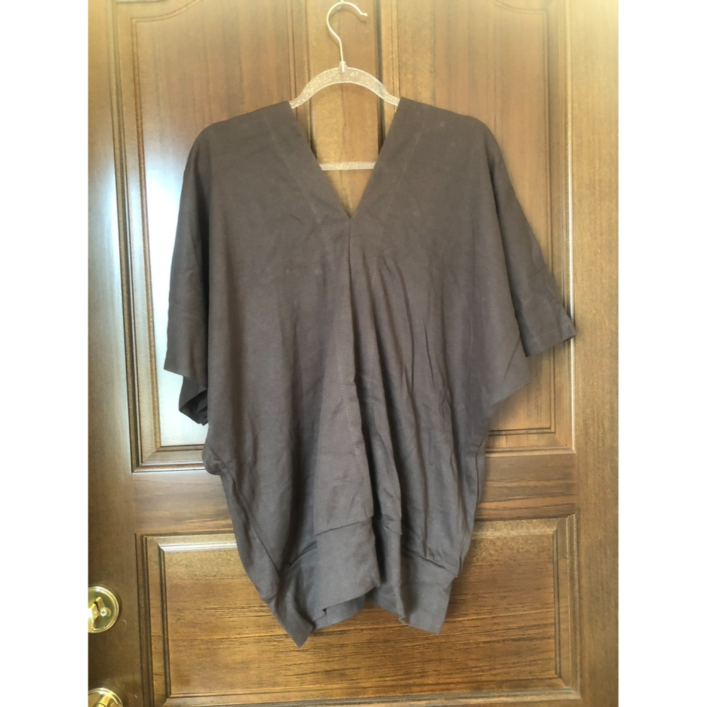 ♛ROSEMAYR♛廠商寄賣-E19-001咖啡色異國風V領短袖上衣 展示品-細節圖2