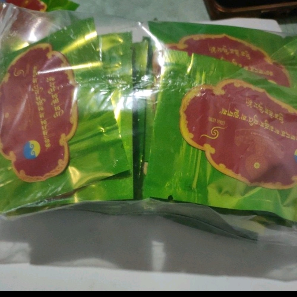 西藏楚布寺摧破金刚修做的經物甘露丸一袋2-4顆释迦牟尼佛坚固子译师玛尔巴尊者的法身舍利子楚布寺的黑宝大寶法王衣物印藏各派-細節圖2