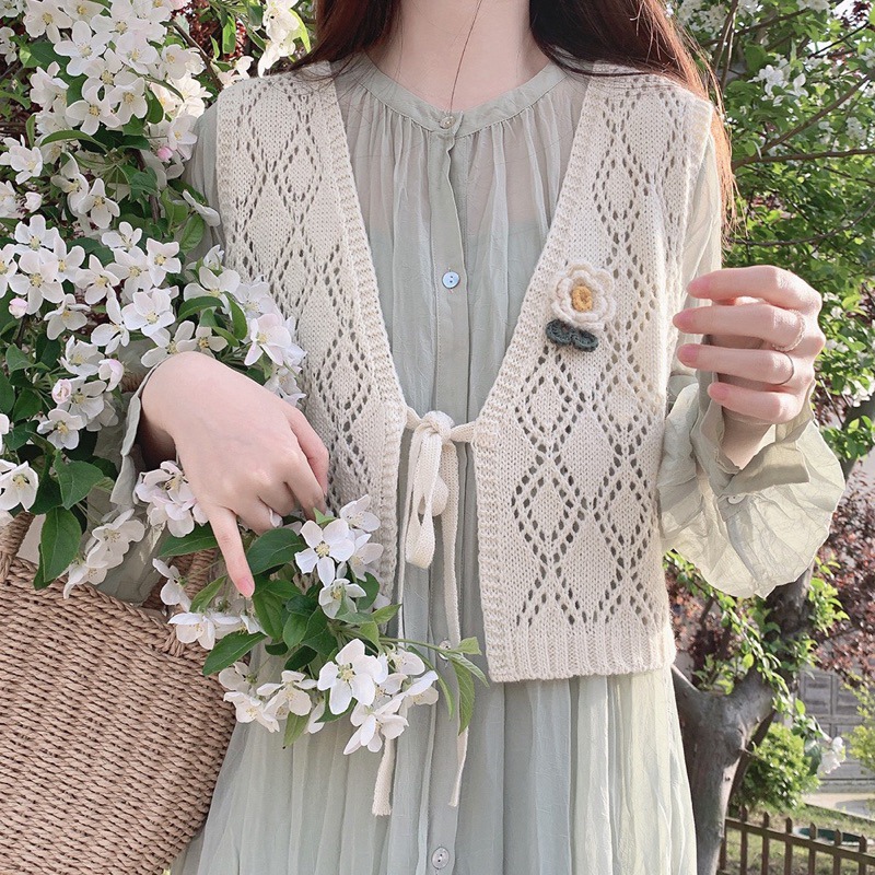 《現貨+預購》復古花朵鏤空針織綁帶背心 向日葵碎花洋裝 開衫 日系 古著 設計感 少女 森女系 氣質 文藝-細節圖2