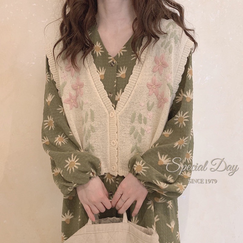 《現貨+預購》復古花朵鏤空針織綁帶背心 向日葵碎花洋裝 開衫 日系 古著 設計感 少女 森女系 氣質 文藝-細節圖3