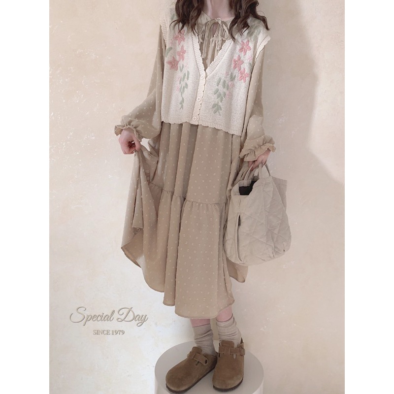 《現貨+預購》復古花朵鏤空針織綁帶背心 向日葵碎花洋裝 開衫 日系 古著 設計感 少女 森女系 氣質 文藝-細節圖8