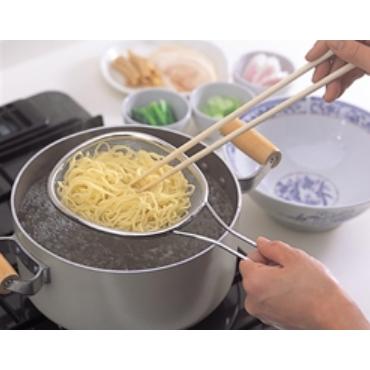 小紅豆日貨 下村企販 多用途漏勺 淺型網格小 濾網 撈麵 瀝水-細節圖2