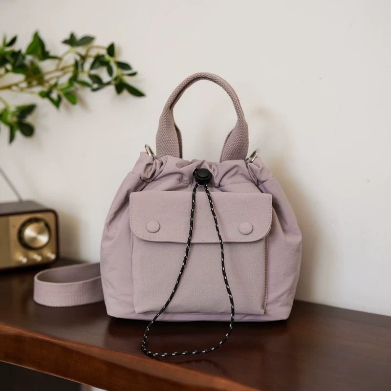 輕量尼龍抽繩斜背包-細節圖4