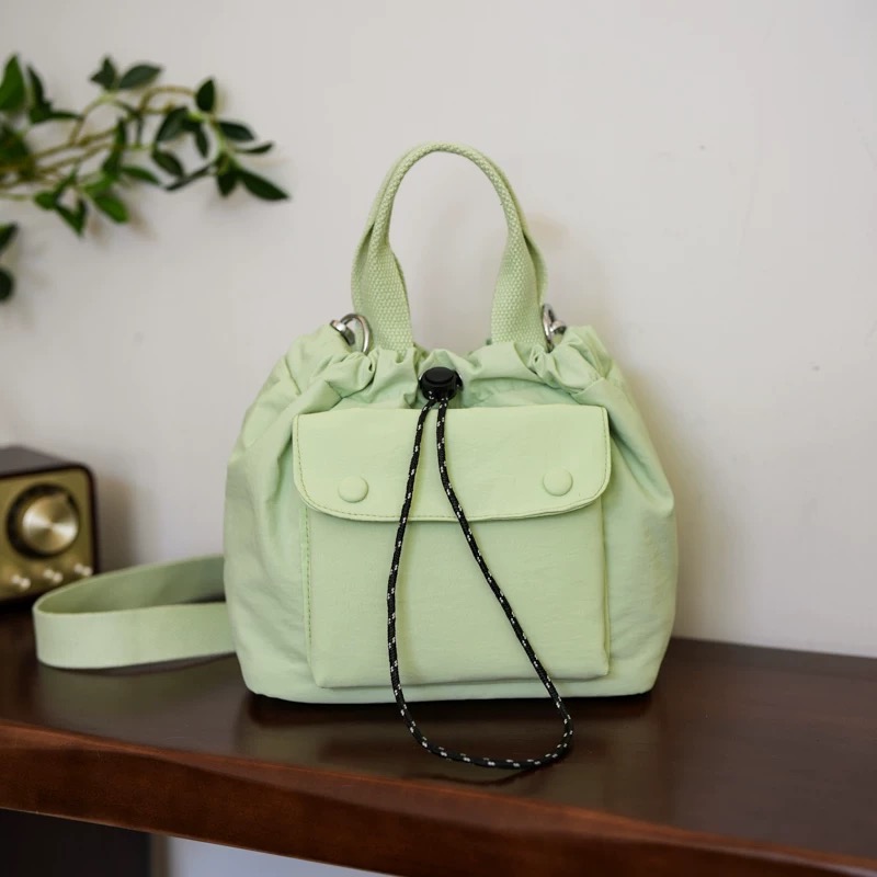 輕量尼龍抽繩斜背包-細節圖7