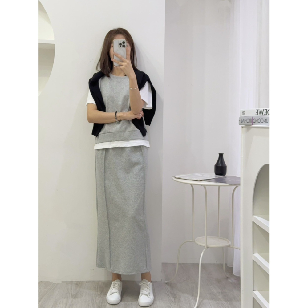 韓風低調質感套裝🤎套裝 上衣 假兩件 短袖 圓領 長裙 腰鬆緊 Ａ字裙-細節圖2