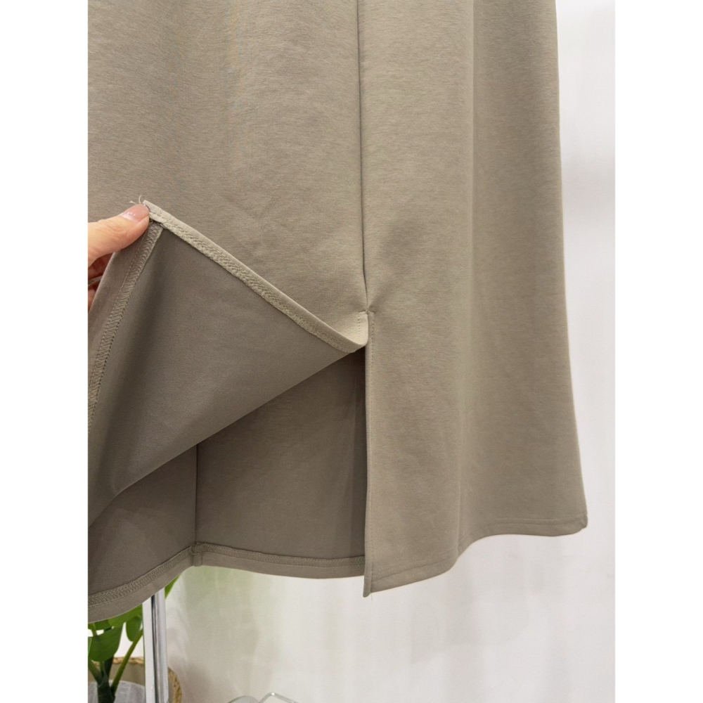 韓風低調質感套裝🤎套裝 上衣 假兩件 短袖 圓領 長裙 腰鬆緊 Ａ字裙-細節圖4