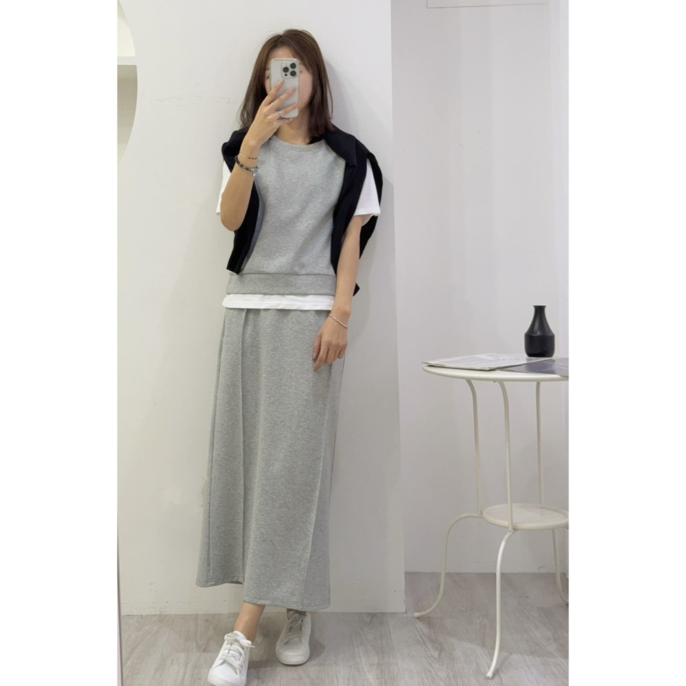 韓風低調質感套裝🤎套裝 上衣 假兩件 短袖 圓領 長裙 腰鬆緊 Ａ字裙-細節圖7