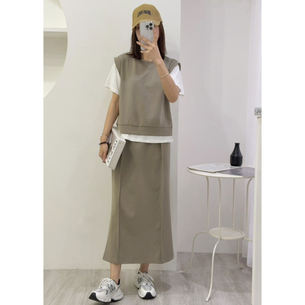 韓風低調質感套裝🤎套裝 上衣 假兩件 短袖 圓領 長裙 腰鬆緊 Ａ字裙-細節圖10
