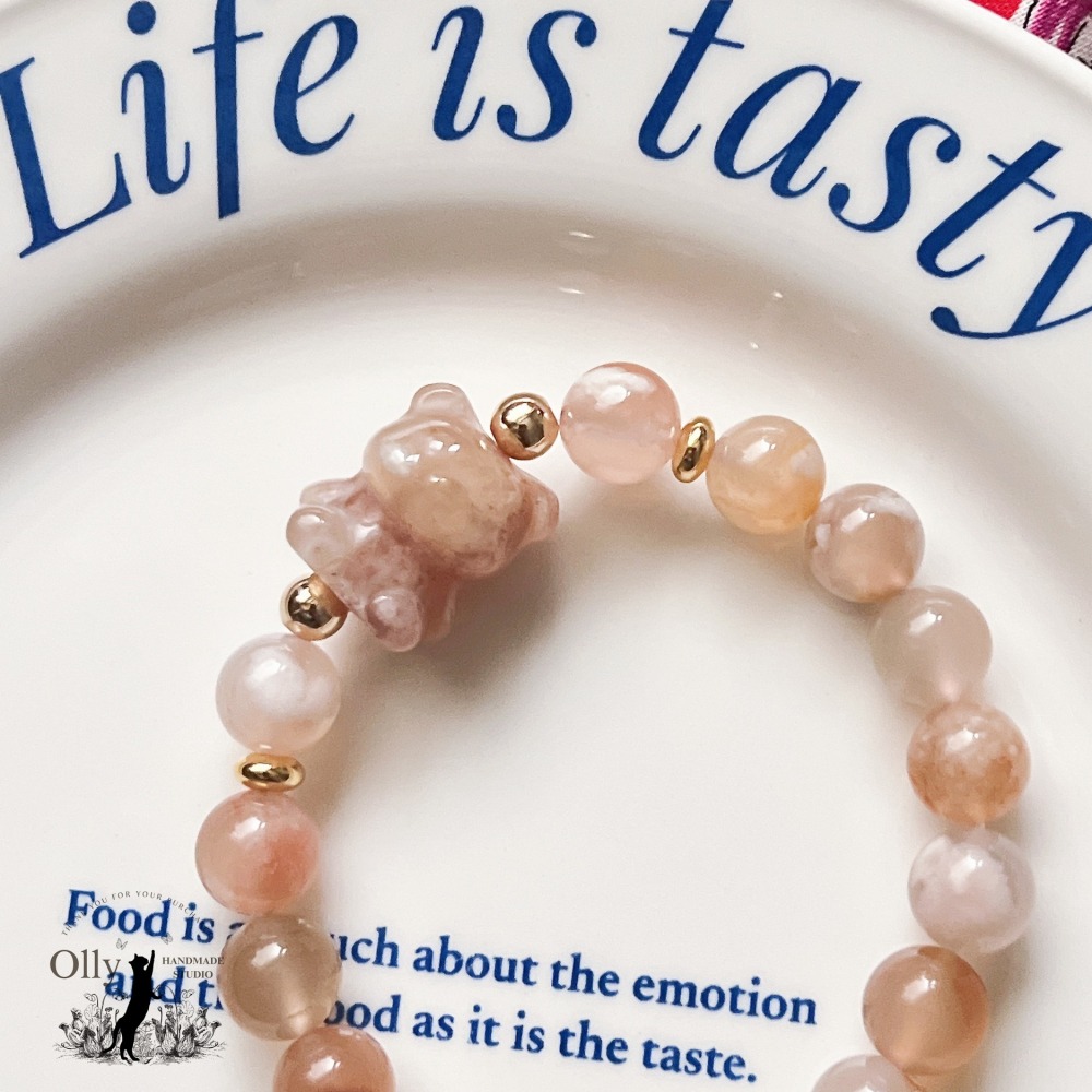 【Olly】設計款【春櫻小熊】粉櫻花瑪瑙 深海珠貝小花 彈性手鍊 設計手鍊-細節圖6
