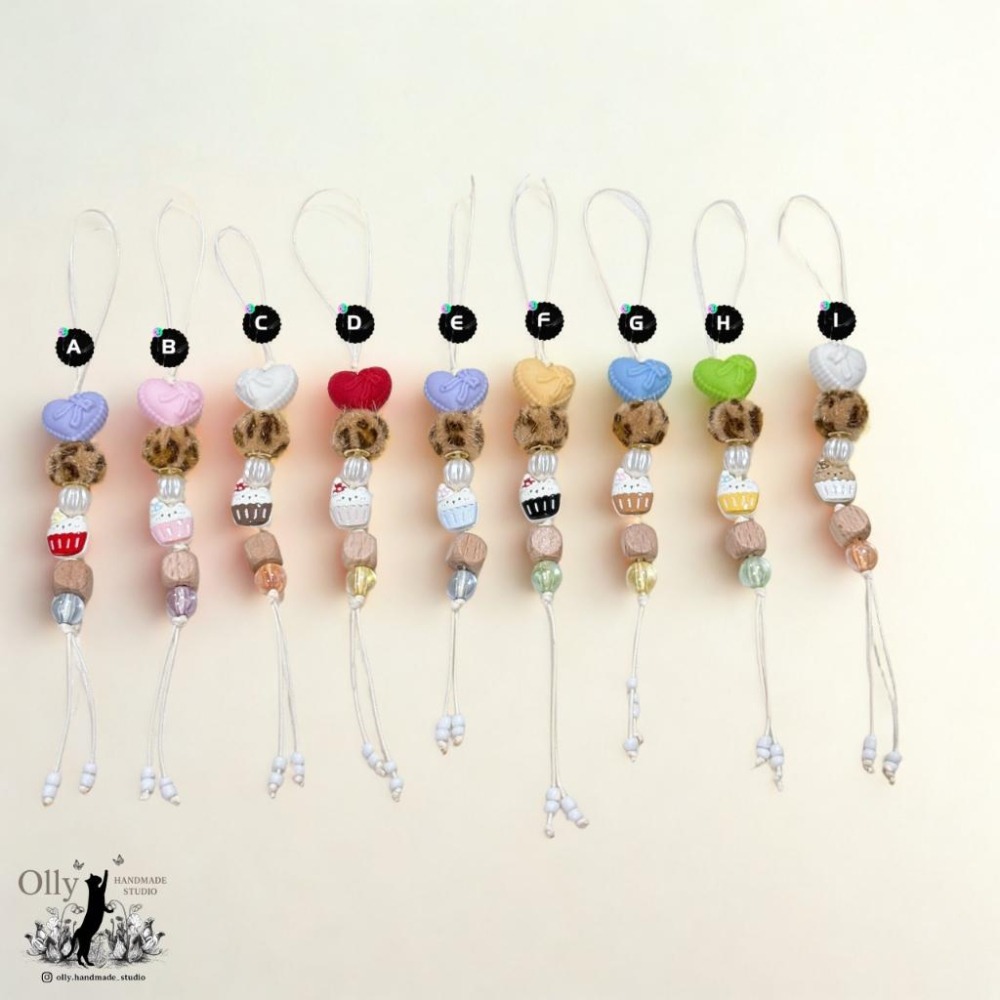 【Olly】甜心豹紋 愛心蛋糕串珠掛飾 立體吊飾 包掛 車掛 蛋糕 愛心 毛球 生日禮物 交換禮物 木珠 蠟繩-細節圖4