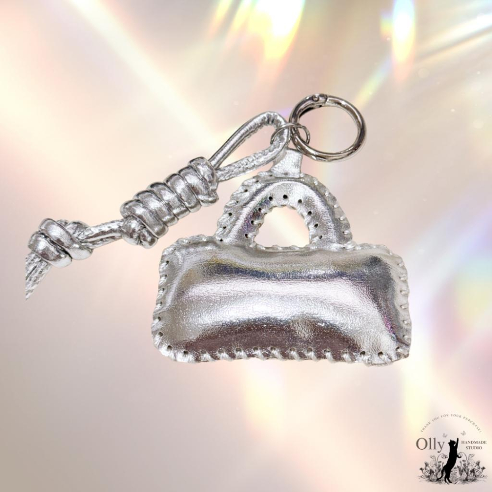 【Olly】Mini Chic Bag Charm 迷你包包吊飾 人工皮革 鑰匙圈 包掛 聖誕禮物 生日禮物 交換禮物-細節圖2