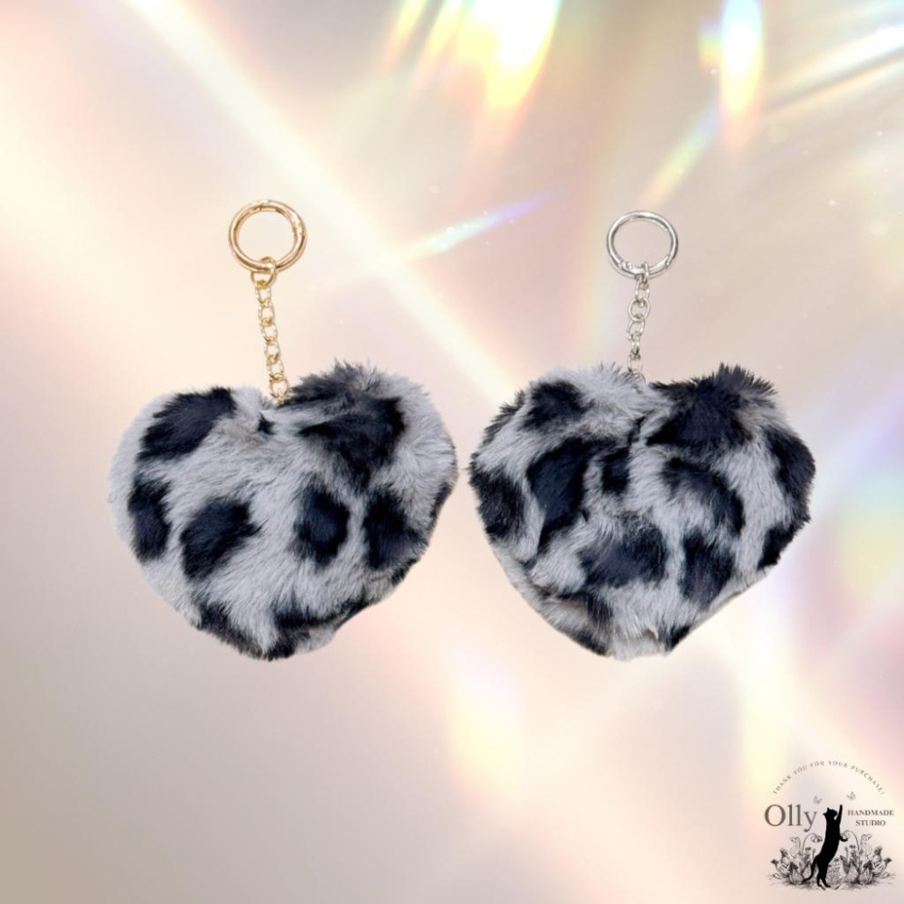 【Olly】Soft Wild Heart 毛感愛心吊飾 鑰匙圈 豹紋愛心 包包掛飾 聖誕節 交換禮物 耶誕禮物 耶誕節-細節圖2