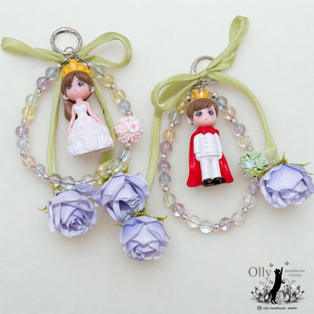 【Olly】童話戀人 王子公主 娃娃掛飾 吊飾 鑰匙扣  人偶吊飾 生日禮物 串珠 玫瑰花 車掛 情人節 戀人-細節圖3