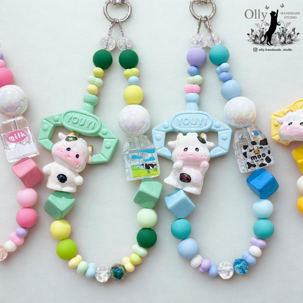 【Olly】奶牛夾心機 手機掛鍊 包掛 鑰匙扣 乳牛 牛奶瓶 夾娃娃 防摔防掉落吊飾 生日禮物 閨蜜禮物 交換禮物-細節圖2