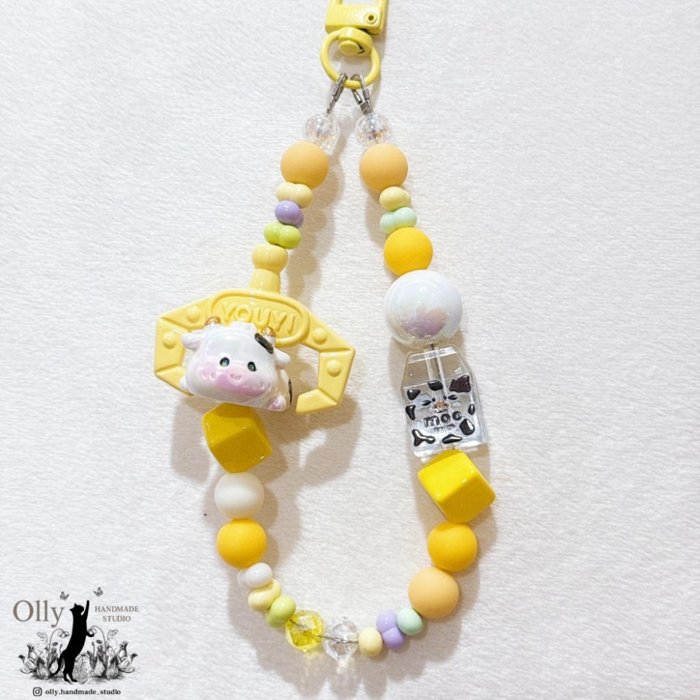【Olly】奶牛夾心機 手機掛鍊 包掛 鑰匙扣 乳牛 牛奶瓶 夾娃娃 防摔防掉落吊飾 生日禮物 閨蜜禮物 交換禮物-細節圖6