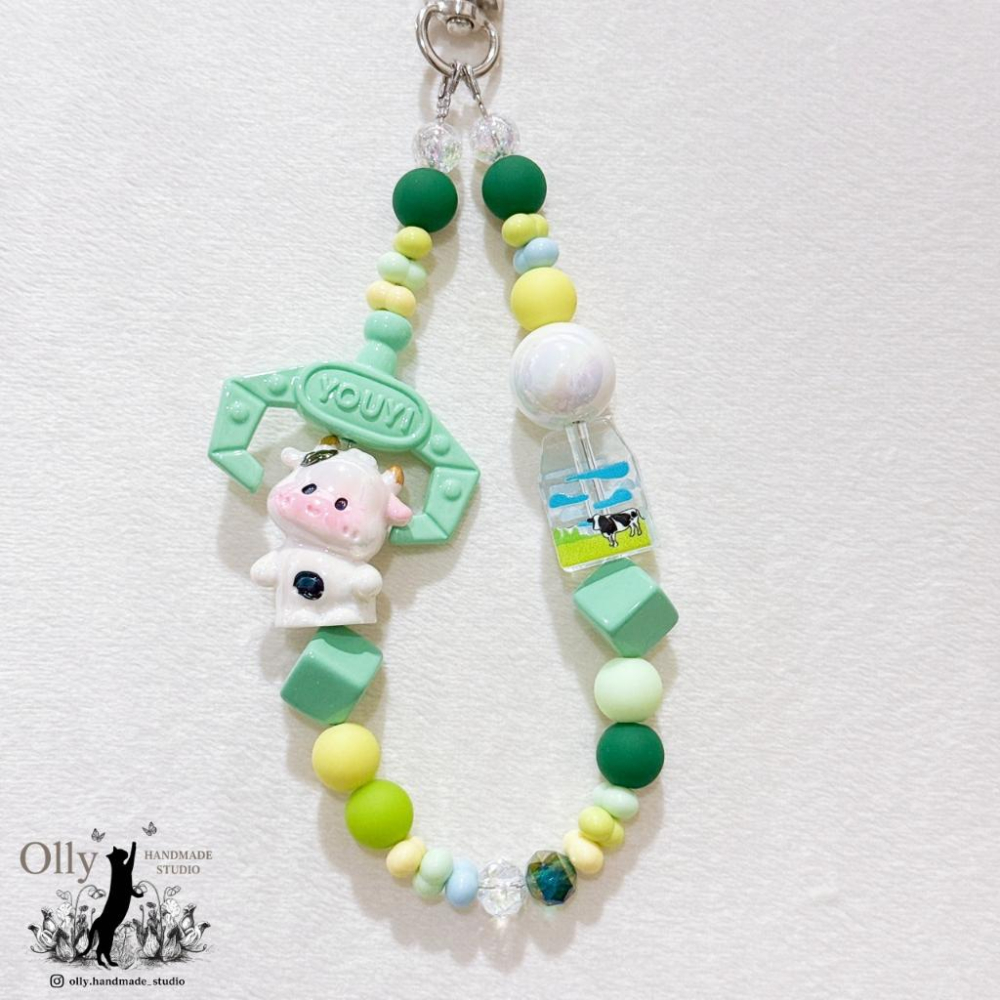 【Olly】奶牛夾心機 手機掛鍊 包掛 鑰匙扣 乳牛 牛奶瓶 夾娃娃 防摔防掉落吊飾 生日禮物 閨蜜禮物 交換禮物-細節圖7