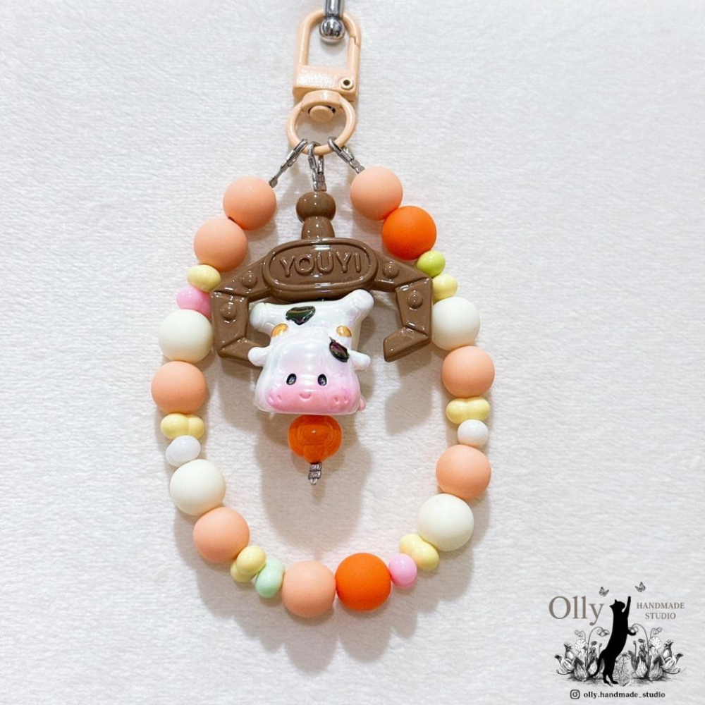 【Olly】奶牛夾心機 鑰匙圈  吊飾 門扣 包掛 乳牛 繽紛 生日禮物 閨蜜禮物 交換禮物 掛飾 生肖-細節圖4