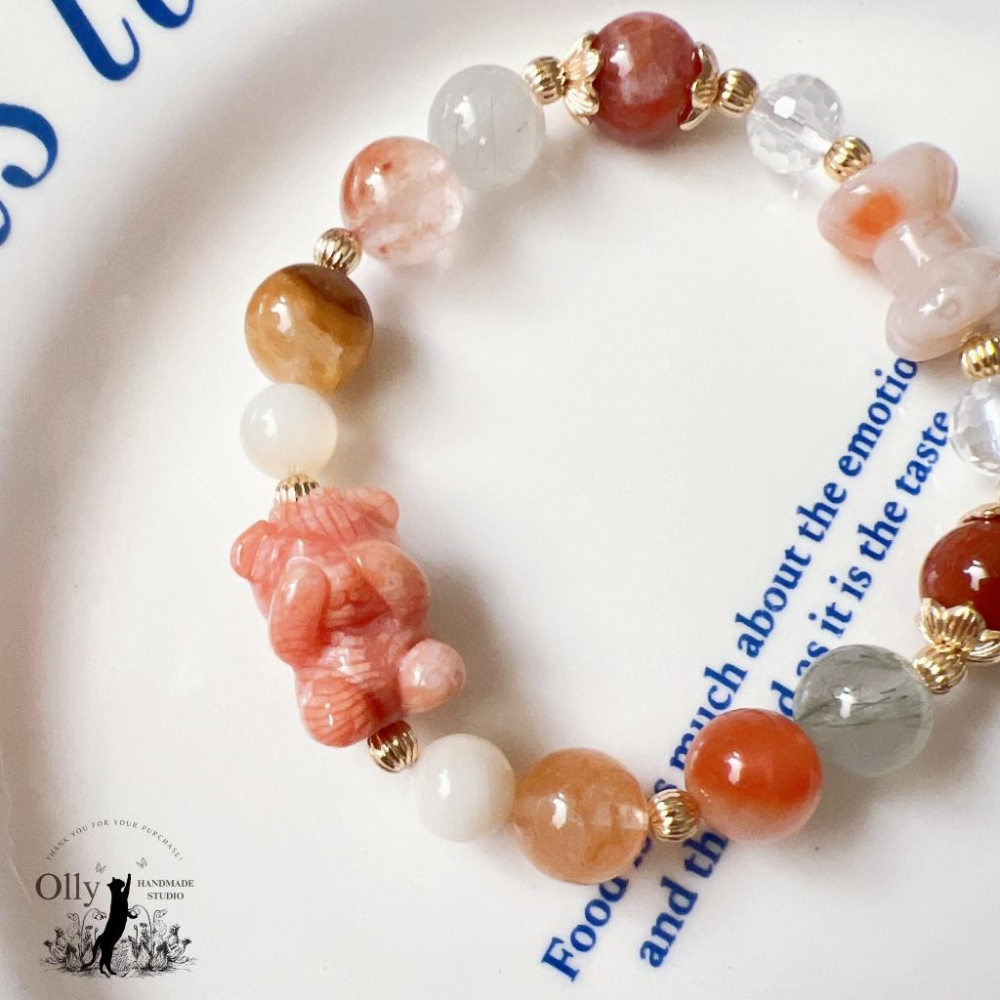 【Olly】設計款【不看不聽小熊】彩兔毛 粉兔毛 白兔毛 紅兔毛 黃兔毛 彈性手鍊 水晶手串 情人節 母親節 生日禮-細節圖2