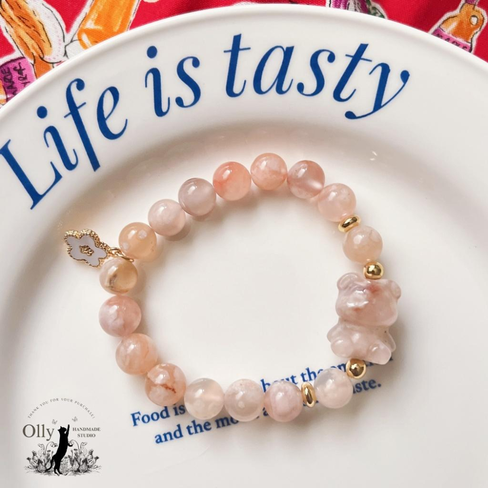 【Olly】設計款【春櫻小熊】粉櫻花瑪瑙 深海珠貝小花 彈性手鍊 設計手鍊 手串 情人節 母親節 生日禮 交換禮物-細節圖5