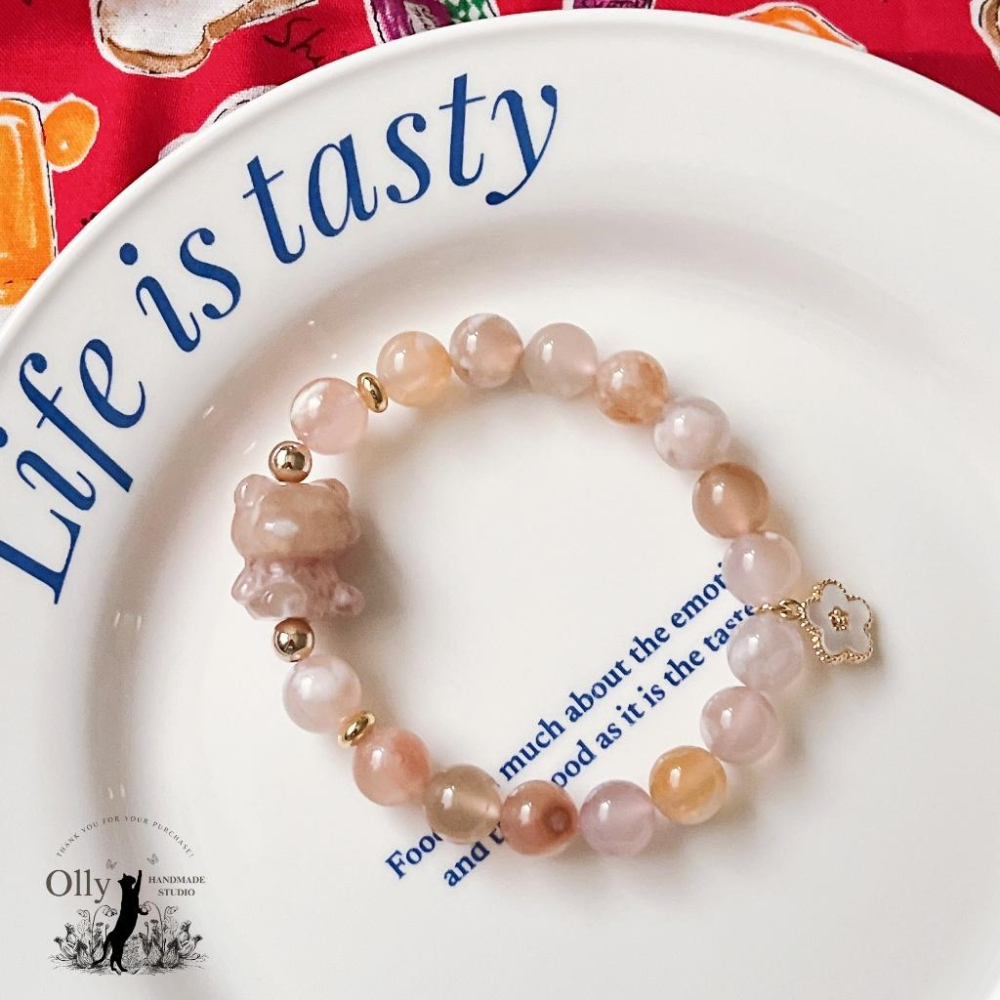 【Olly】設計款【春櫻小熊】粉櫻花瑪瑙 深海珠貝小花 彈性手鍊 設計手鍊 手串 情人節 母親節 生日禮 交換禮物-細節圖7