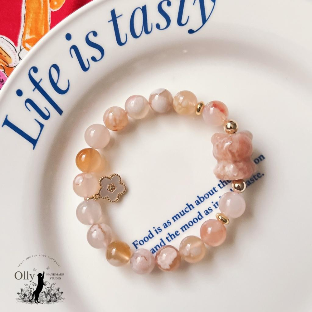【Olly】設計款【春櫻小熊】粉櫻花瑪瑙 深海珠貝小花 彈性手鍊 設計手鍊 手串 情人節 母親節 生日禮 交換禮物-細節圖9