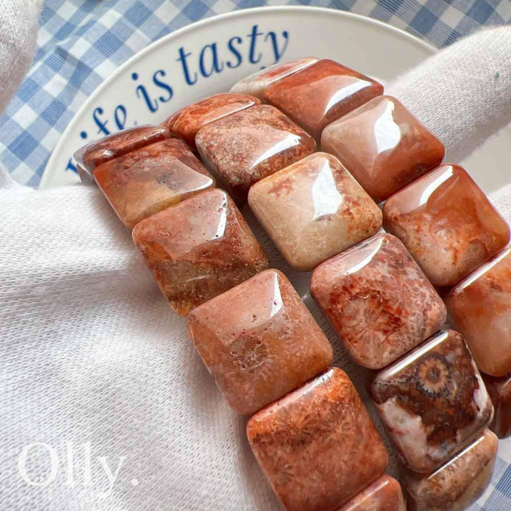 【Olly】珊瑚玉手排【濃色潤感小正方】彈性手排 手鍊 手環 菊花石 珊瑚玉 生日禮物 交換禮物 聖誕節 收藏 ST-細節圖4