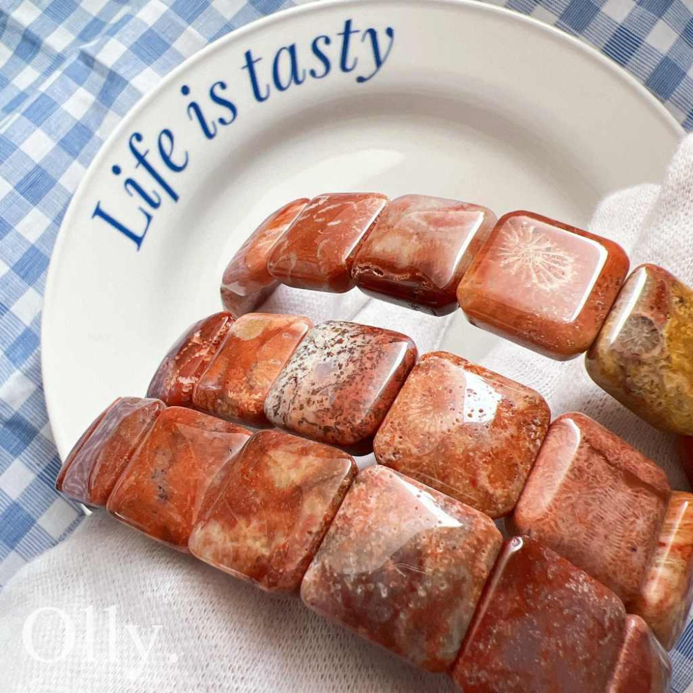 【Olly】珊瑚玉手排【濃色潤感小正方】彈性手排 手鍊 手環 菊花石 珊瑚玉 生日禮物 交換禮物 聖誕節 收藏 ST-細節圖5