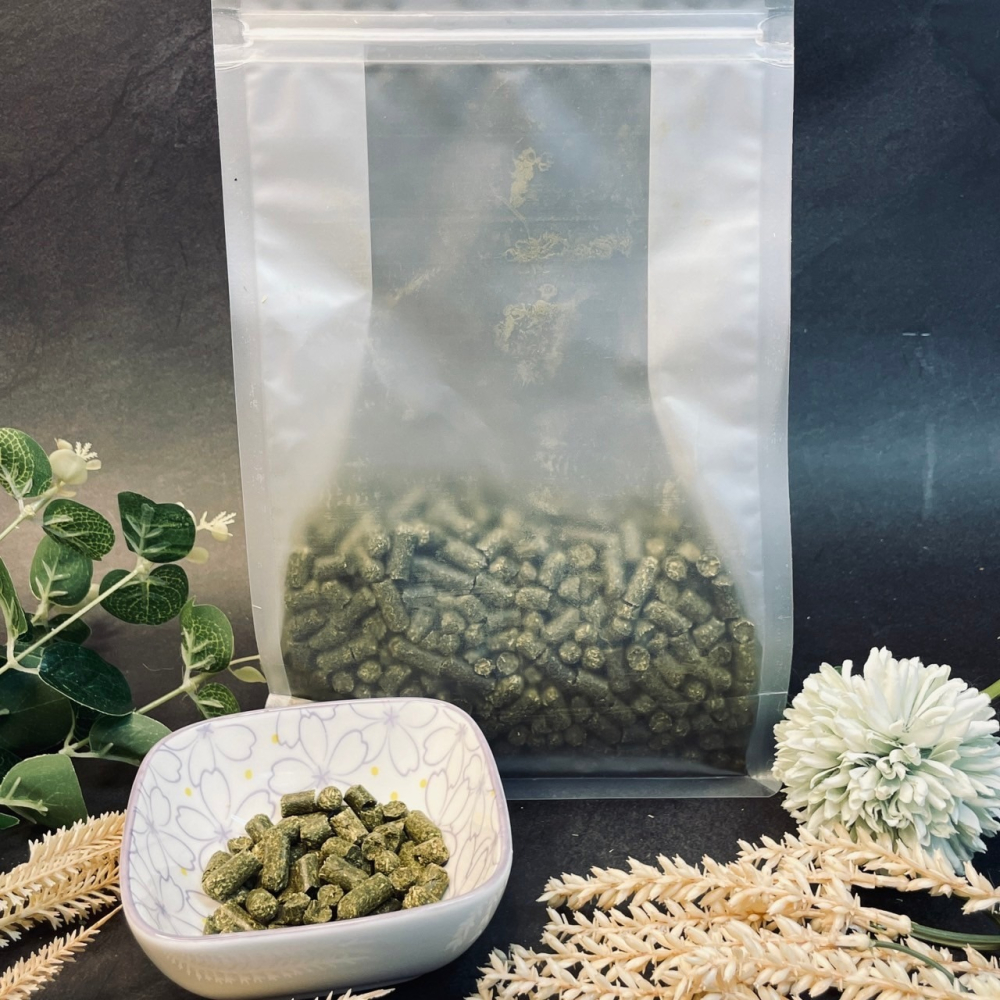 加拿大精苜蓿草粒 500g 1000g 牧草飼料 日曬草粒 小寵食物 兔子 天竺鼠 黃金鼠 倉鼠-細節圖3