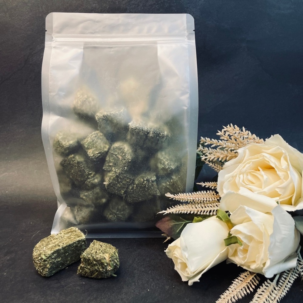 全苜蓿草磚 500g 1000g 磨牙 營養補充 天然牧草 苜蓿草磨牙磚 小寵零食 兔子 天竺鼠 倉鼠-細節圖4
