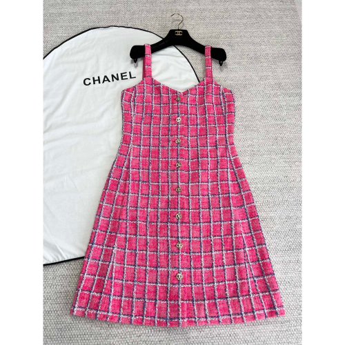 香奈兒 Chanel CC24P粉格子連衣裙～原版定制面料，還可搭配同面料外套一套穿搭。做小香這麼多年，口碑眾所周知🤝休
