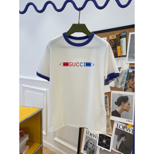 古馳GucciT恤 2024 新款🆕鉛筆印花T恤🎀 這款女士T恤以米白色針織棉匠心打造，正面綴飾Gucci鉛筆印花，為該