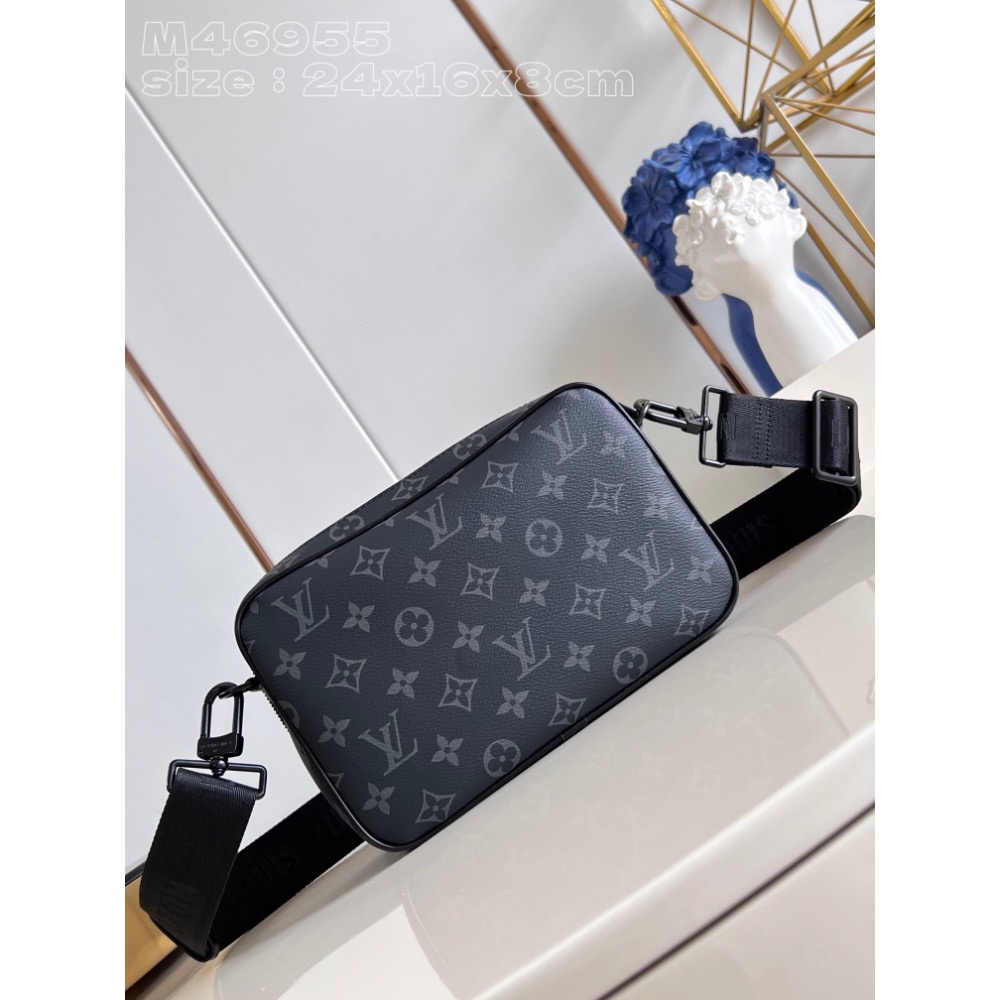 路易威登 LV 【代購】M46955黑花 本款 Alpha 郵差包取材 Monogram Eclipse 帆布，以摩登筆-細節圖5