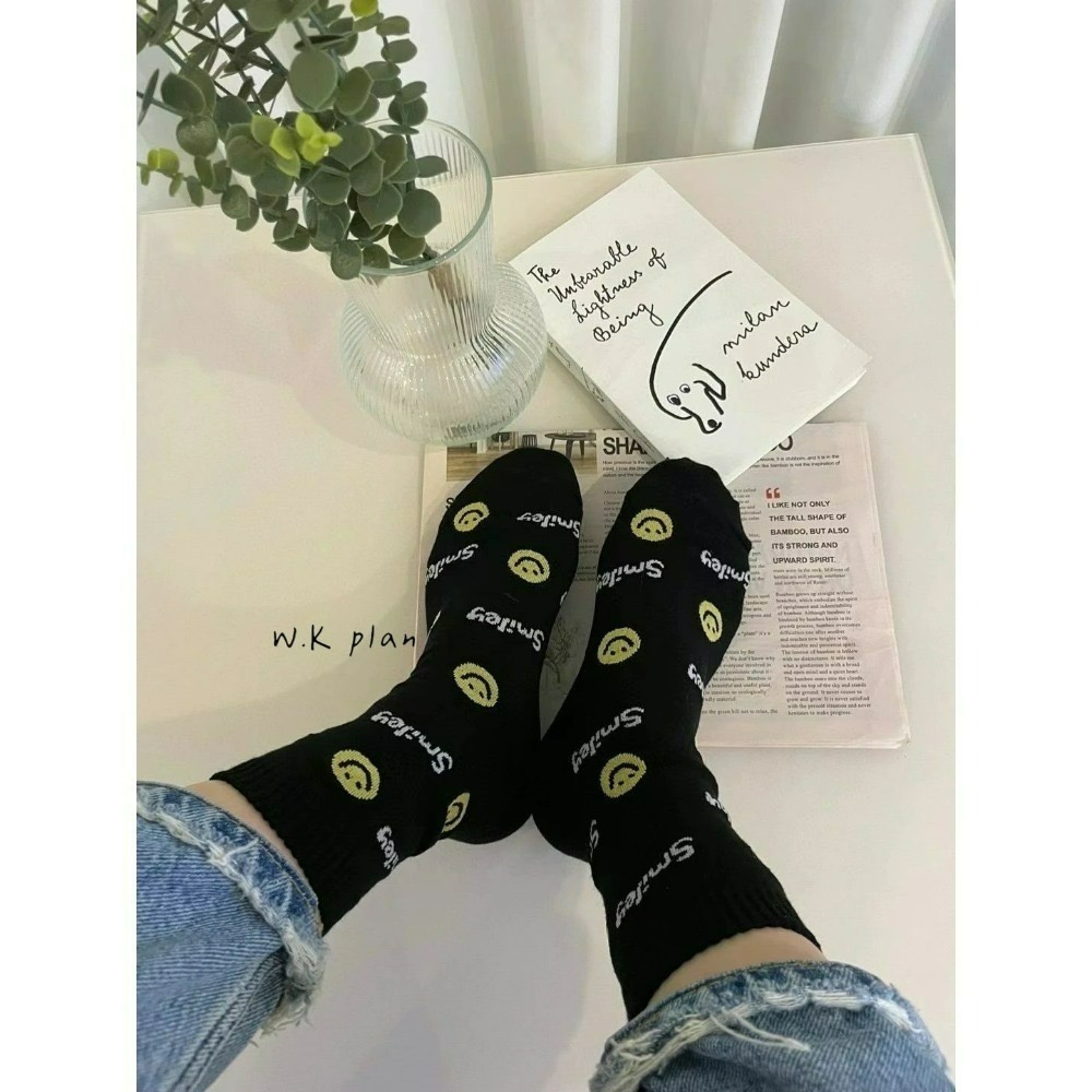 【W.K】韓國2024春季新款 笑臉表情中筒襪-細節圖6