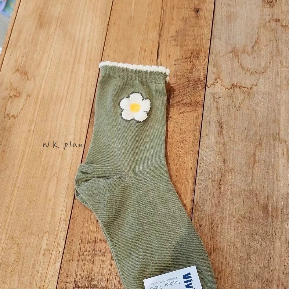 【W.K】韓國刺繡花朵中筒襪-細節圖4