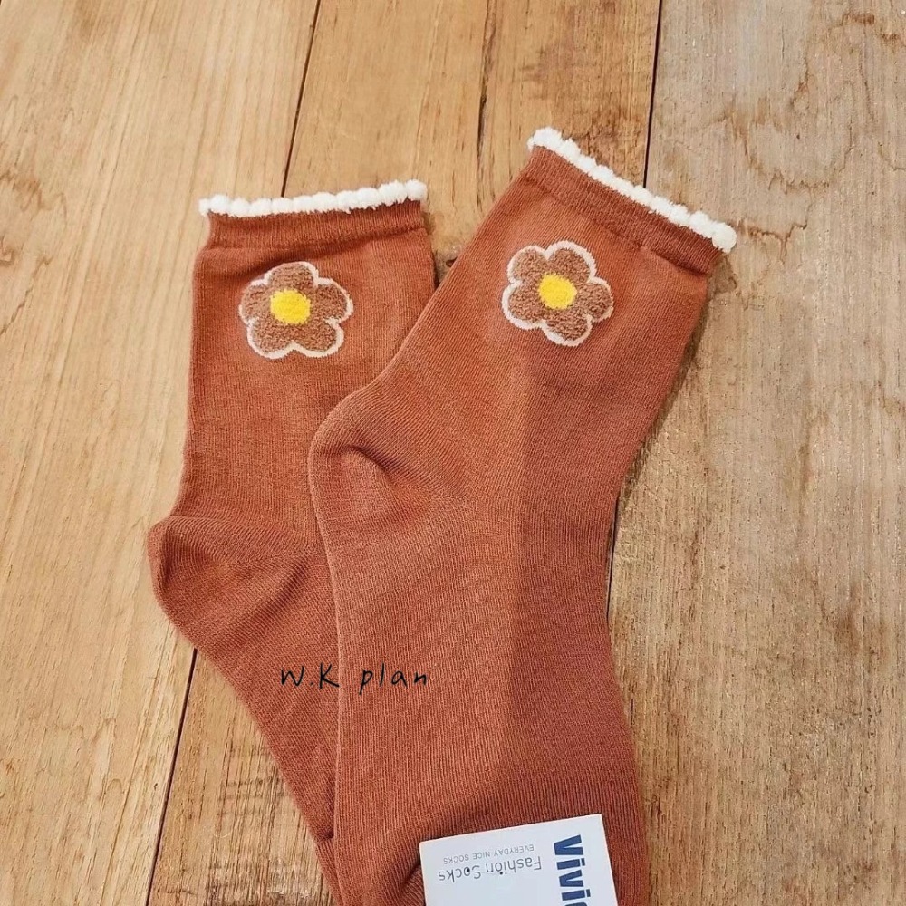 【W.K】韓國刺繡花朵中筒襪-細節圖6