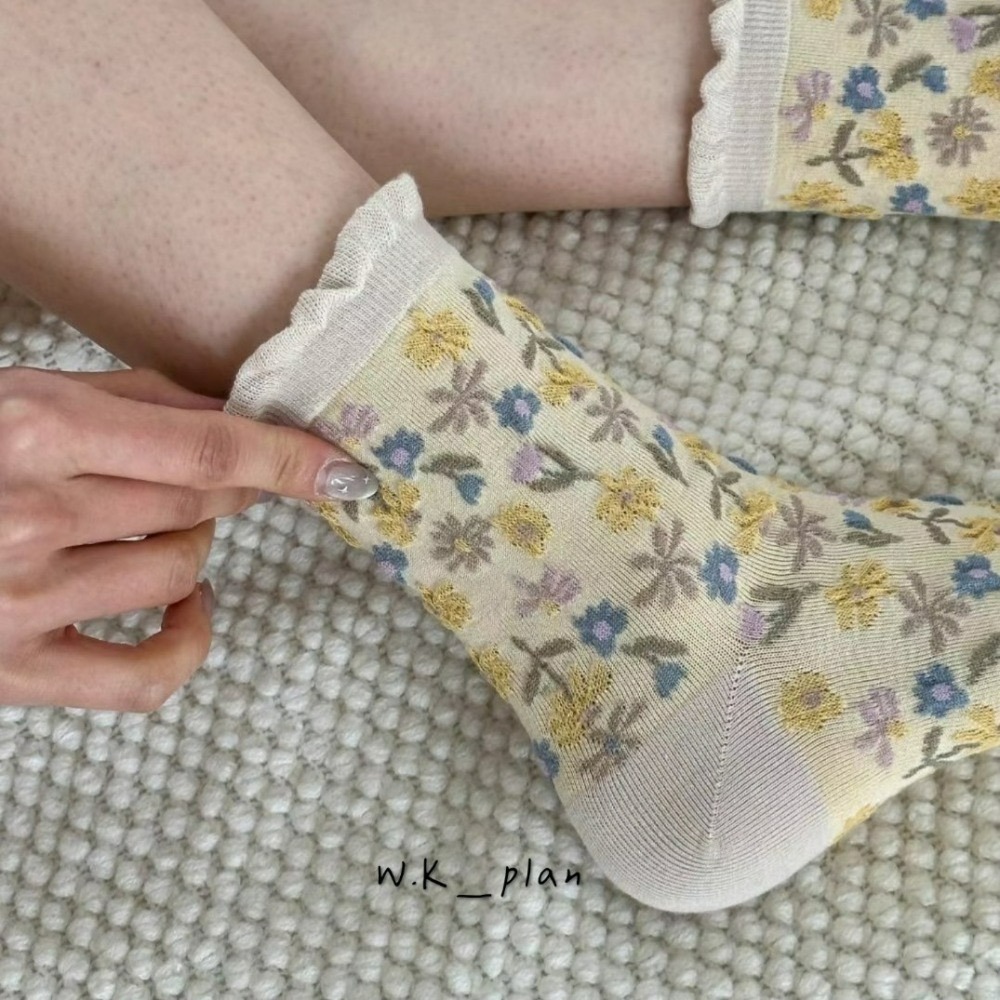 【W.K】韓國木耳邊小花中筒襪-細節圖5