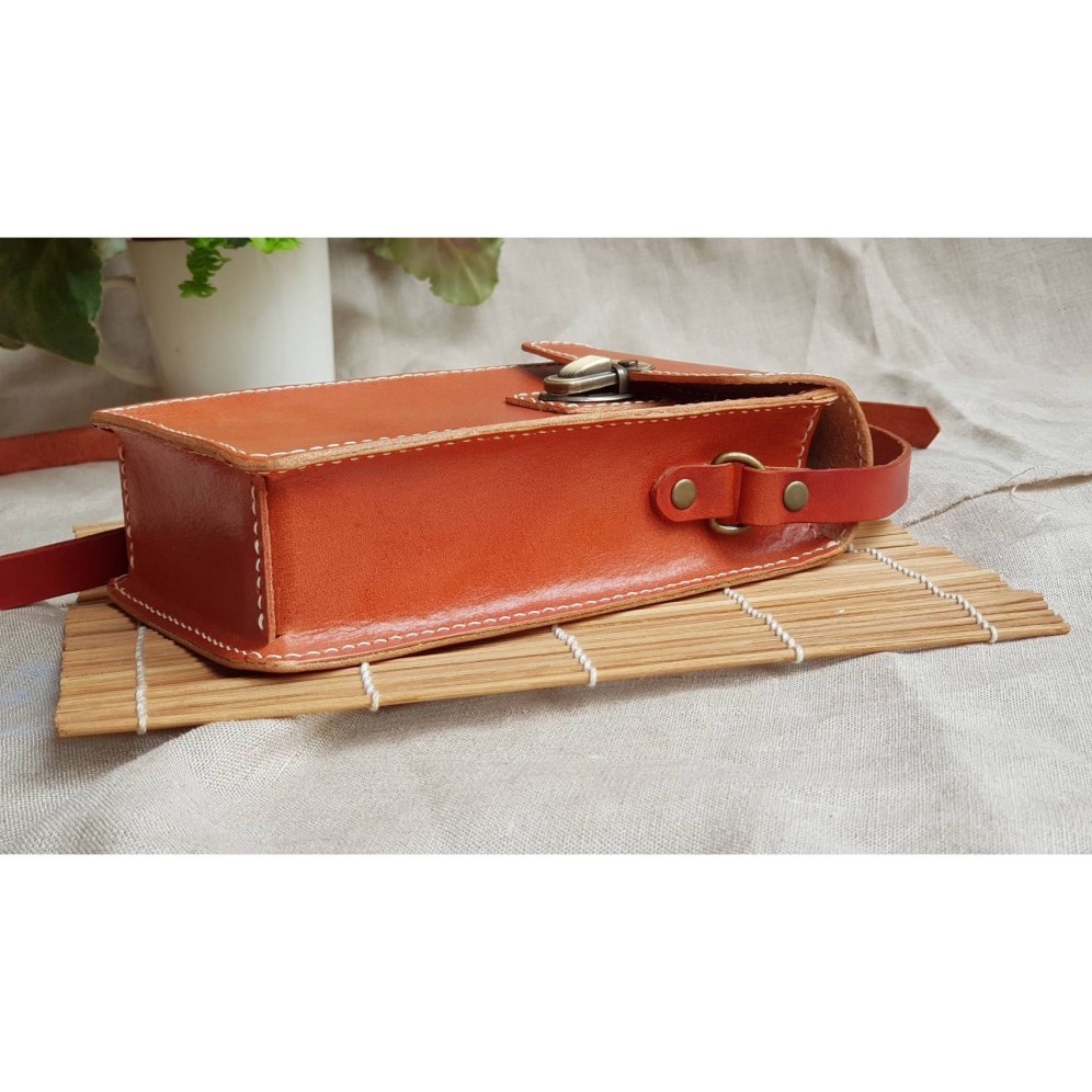 植鞣革焦糖色隨行包-細節圖3