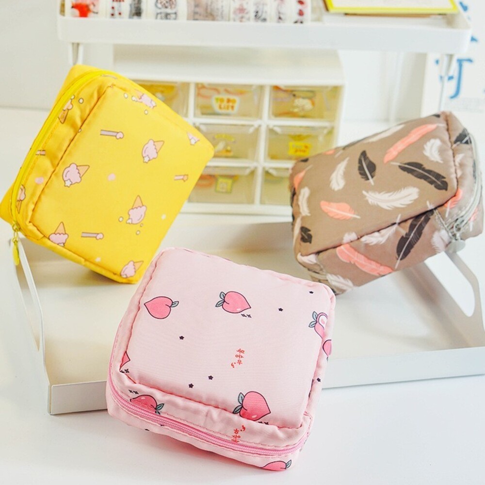 熊熊 綿羊 小熊 貓咪 桃子 衛生棉收納包 衛生棉包 衛生棉收納 防水衛生棉袋 多功能化妝包 姨媽包 隨身化妝包-細節圖4