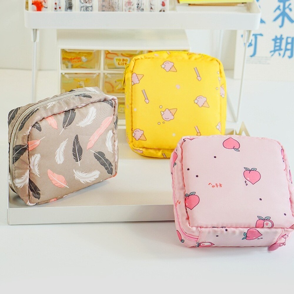 熊熊 綿羊 小熊 貓咪 桃子 衛生棉收納包 衛生棉包 衛生棉收納 防水衛生棉袋 多功能化妝包 姨媽包 隨身化妝包-細節圖7