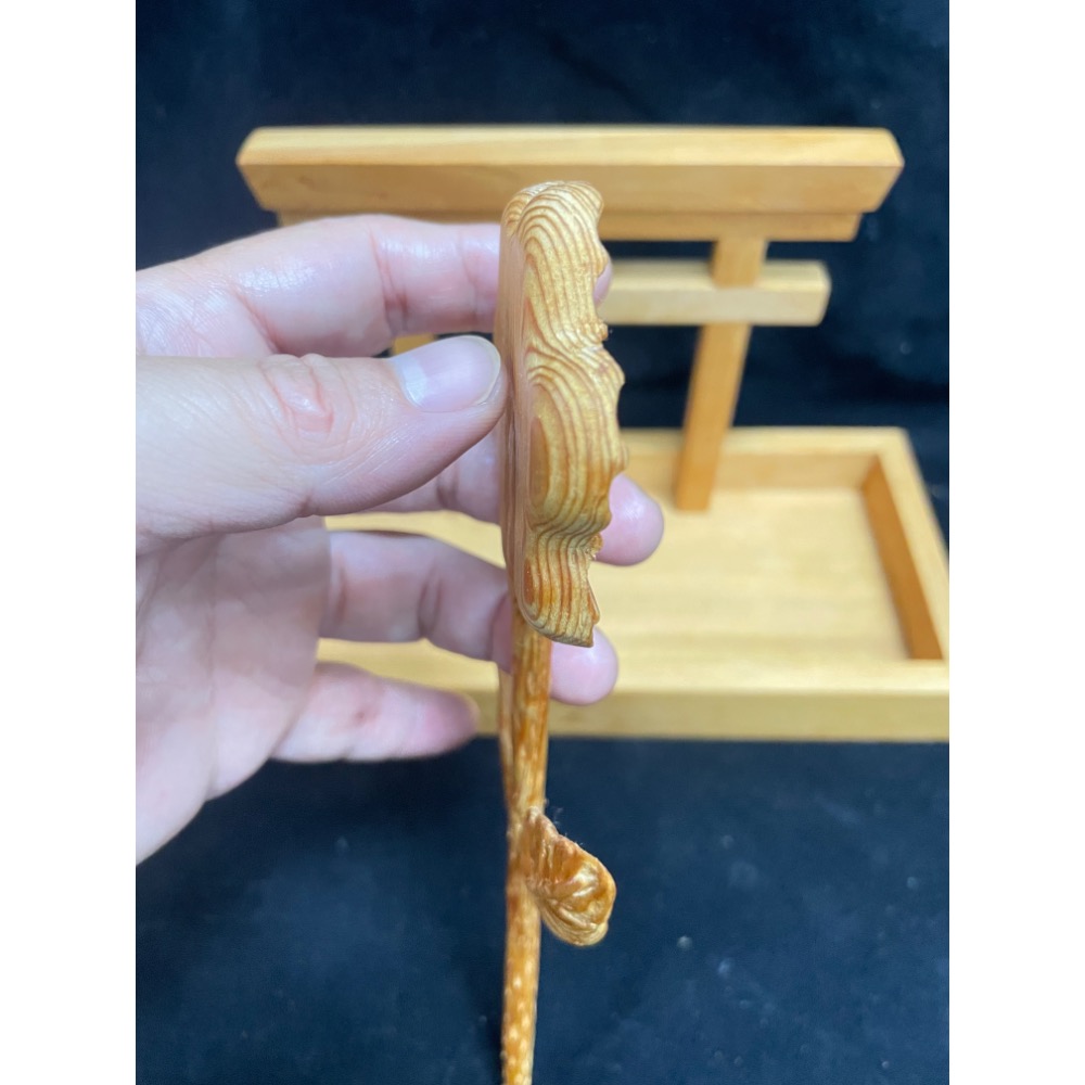 台灣紅檜手工雕向日葵 🌻 味道淡香 蘑菇花紋 品相如照 就不多贅述 俗到像土的價格  時薪可能不到$10的銅板價-細節圖10