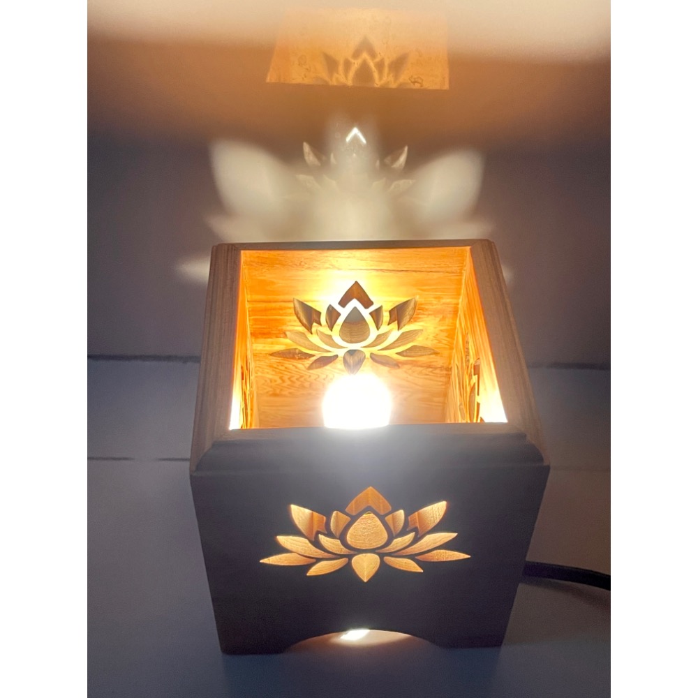 台灣黃檜 蓮花🪷小夜燈 工 藝 料結合在一起的美感 添加生活品質 質感滿分💯 柔和黃光守護您的每一夜 蘑菇紋對-細節圖2