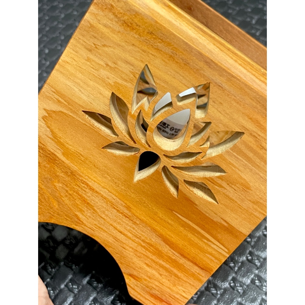 台灣黃檜 蓮花🪷小夜燈 工 藝 料結合在一起的美感 添加生活品質 質感滿分💯 柔和黃光守護您的每一夜 蘑菇紋對-細節圖10