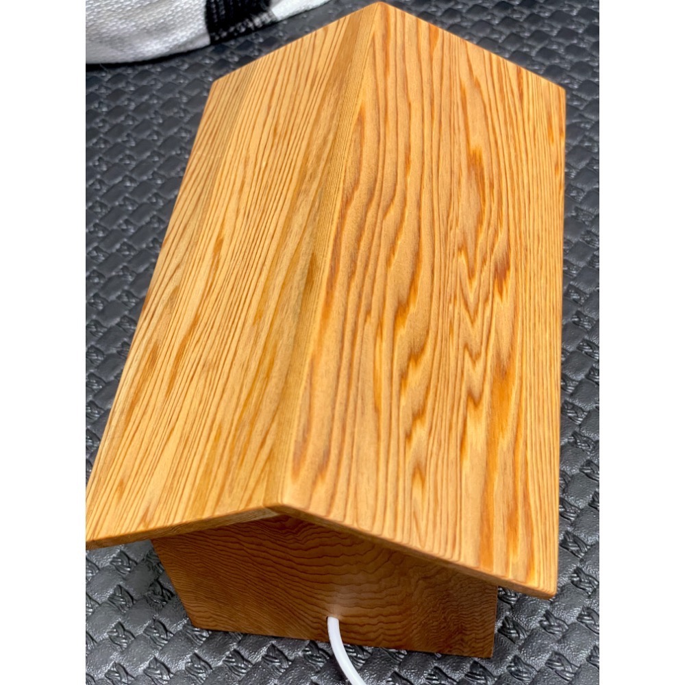 台灣黃檜小木屋造型原木夜燈 結合現代感與早期的星芒玻璃 一盞燈 一份溫暖 檜木小木屋夜燈 療癒森林感 每晚都想住進小木屋-細節圖6