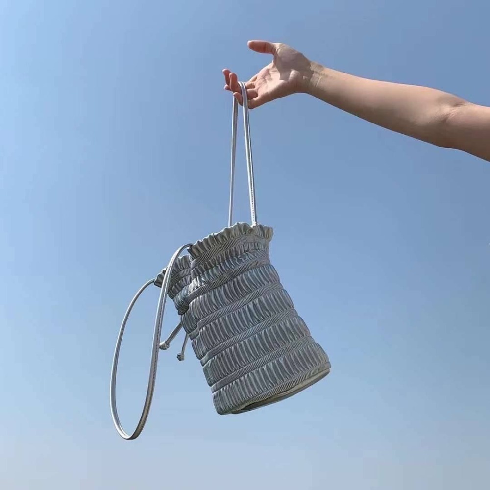 預購 韓系春夏新 軟皮皺皺束口水桶包-06/20截止-細節圖3