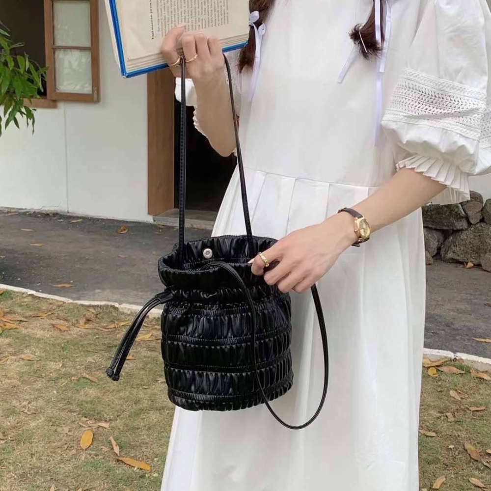 預購 韓系春夏新 軟皮皺皺束口水桶包-06/20截止-細節圖5