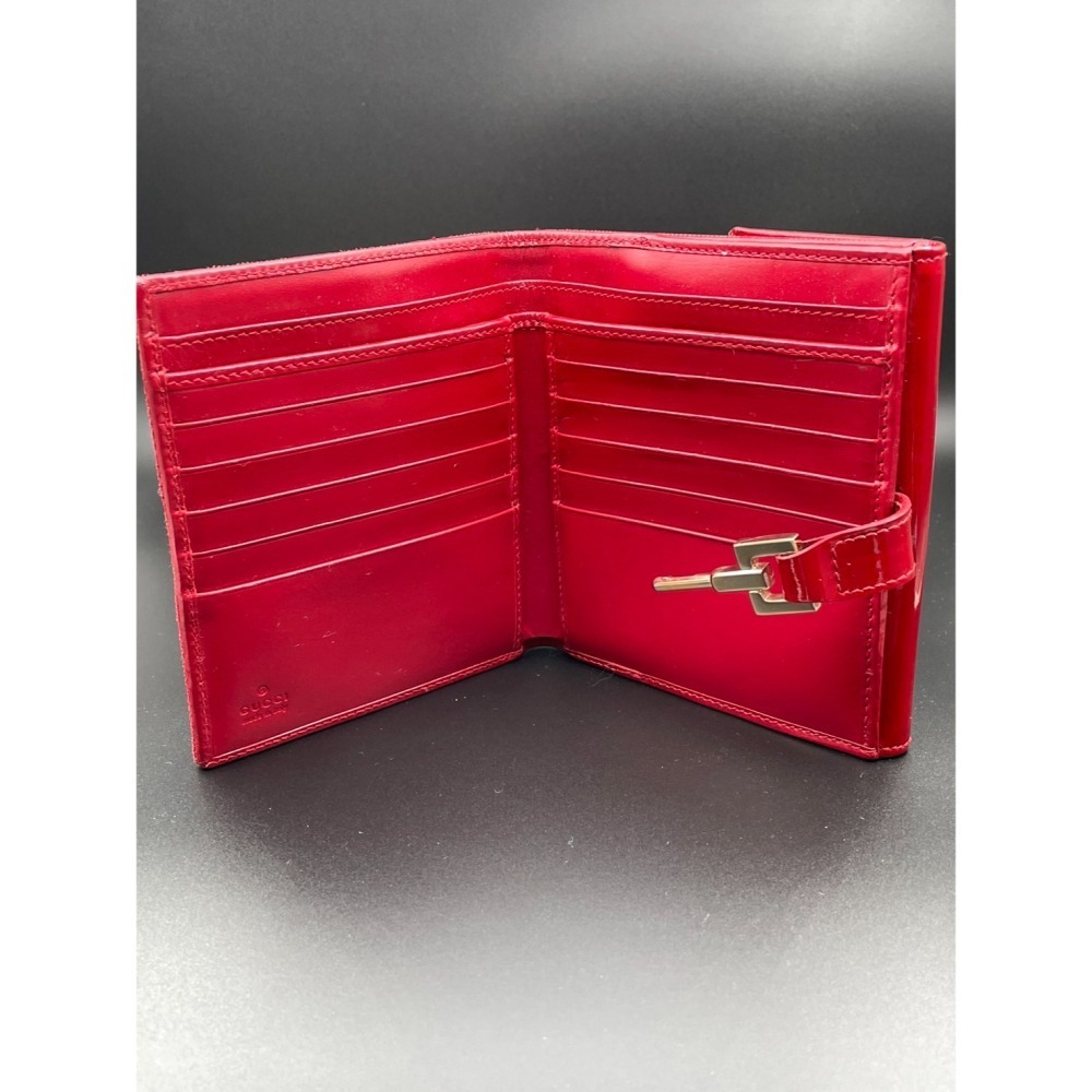 ［FUN SHOP 梵尚時尚精選］GUCCI 金屬 LOGO 扣環帆布印花 10卡紅色短夾 | 精緻品牌配件-細節圖3