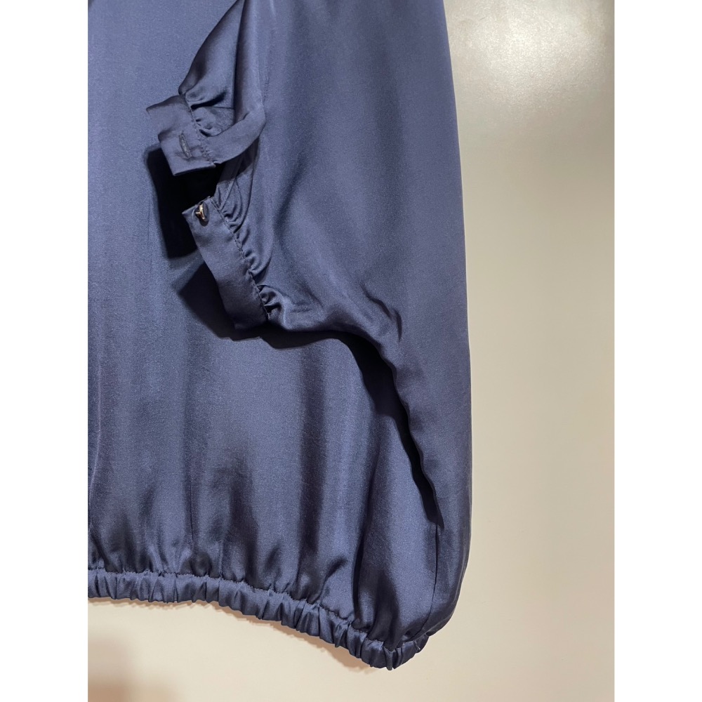 專櫃MK微緞面感藍色連袖短版上衣/二手/38號-細節圖3